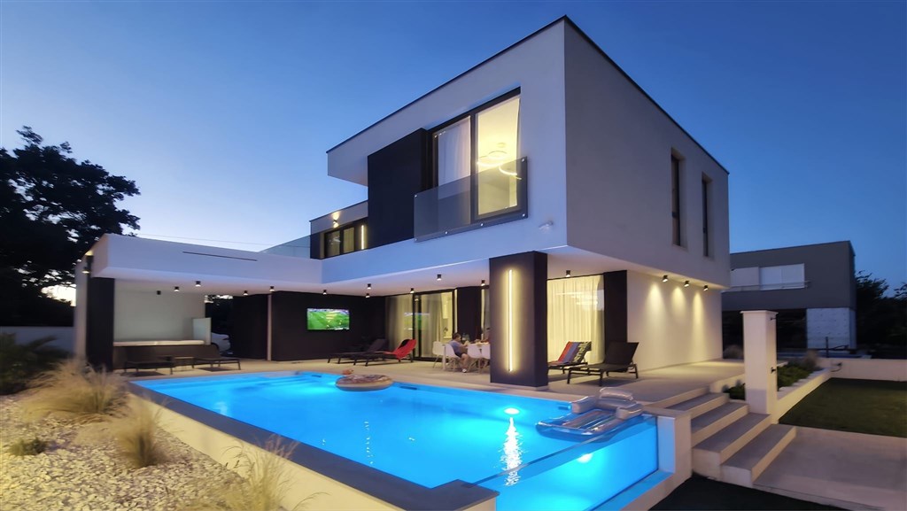 na-prodej-nova-atraktivni-vila-s-bazenem-kozino-chorvatsko