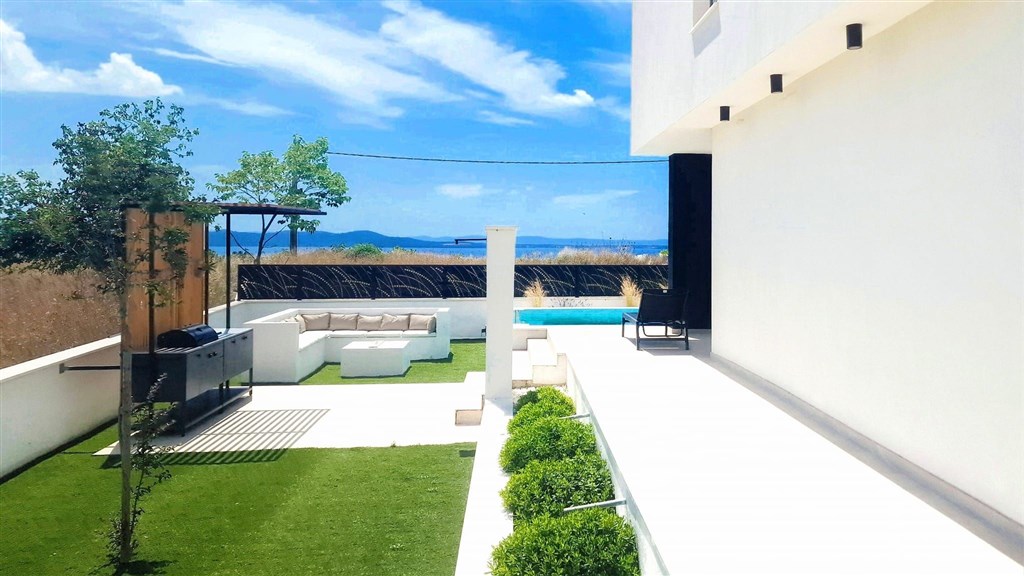 na-prodej-nova-atraktivni-vila-s-bazenem-kozino-chorvatsko