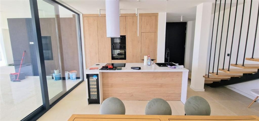 na-prodej-nova-atraktivni-vila-s-bazenem-kozino-chorvatsko