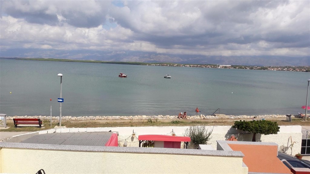 apartmanovy-dum-v-prvni-rade-u-more-oblast-zadar-chorvatsko