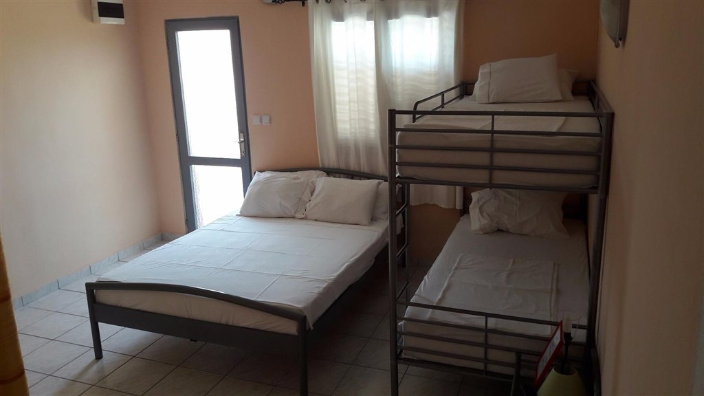 apartmanovy-dum-v-prvni-rade-u-more-oblast-zadar-chorvatsko