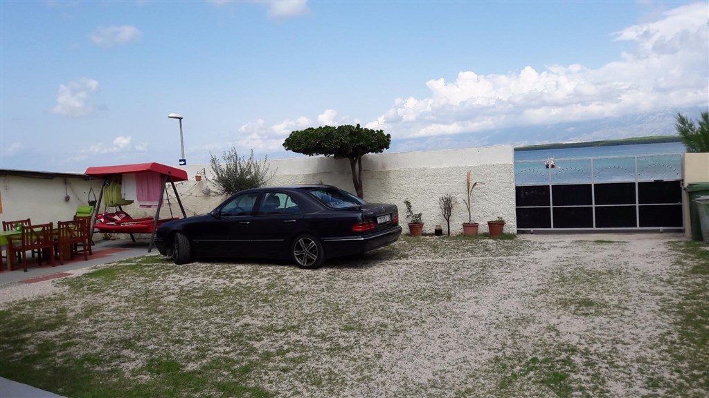 apartmanovy-dum-v-prvni-rade-u-more-oblast-zadar-chorvatsko