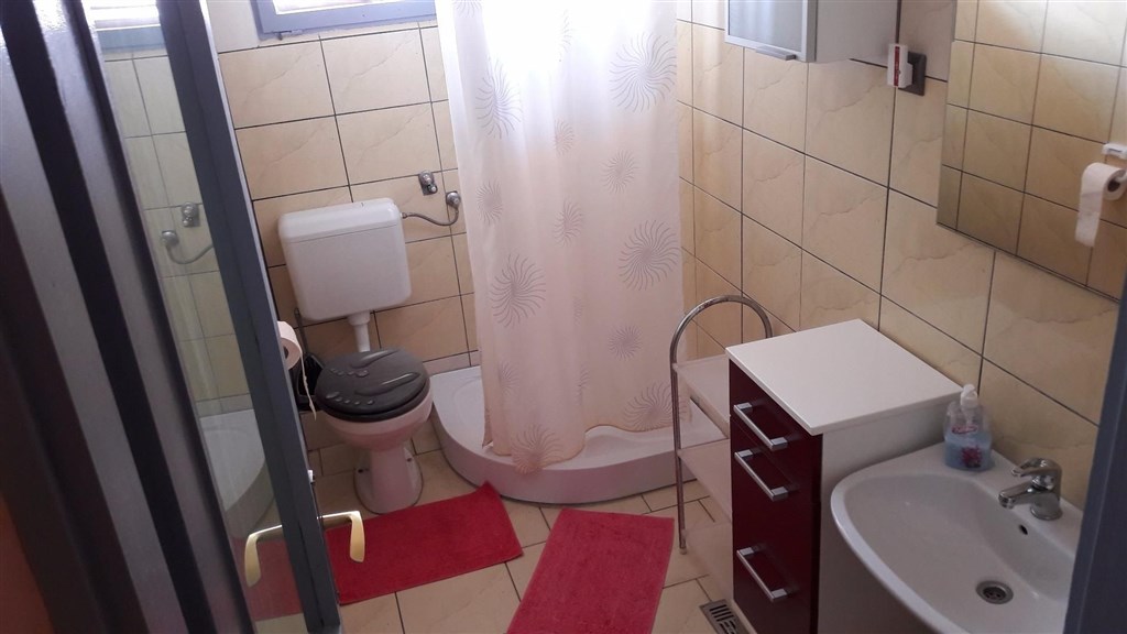 apartmanovy-dum-v-prvni-rade-u-more-oblast-zadar-chorvatsko