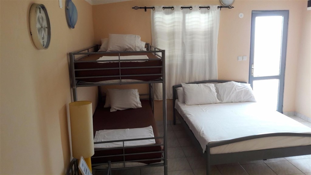 apartmanovy-dum-v-prvni-rade-u-more-oblast-zadar-chorvatsko