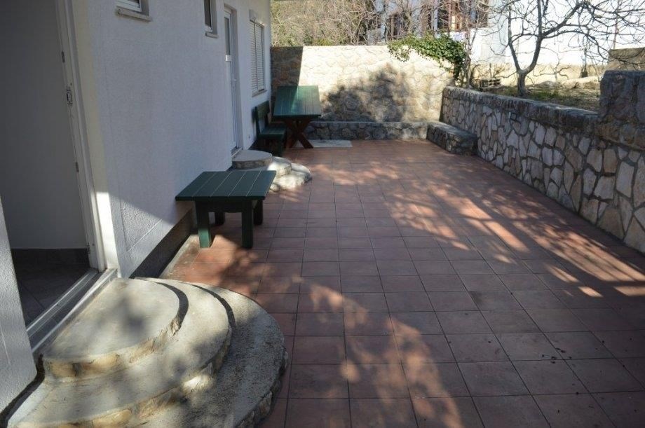na-prodej-dum-se-4-apartmany-v-1-rade-od-more-maslenica-chorvatsko