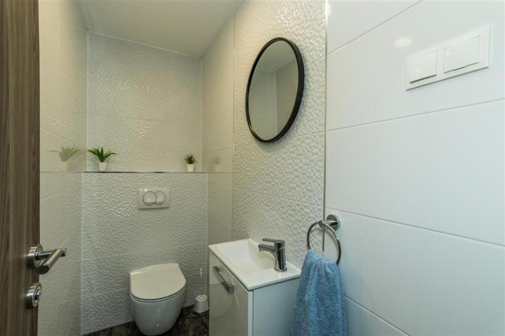 apartmanova-vila-s-bazenem-250-m-od-more-brodarica-chorvatsko