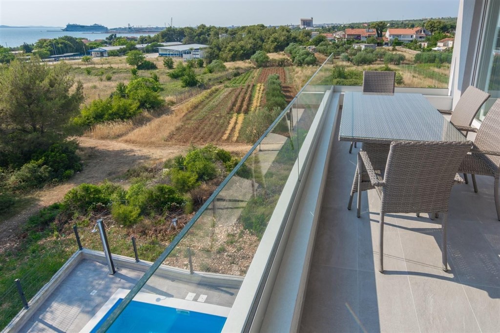 na-prodej-apartmanovy-dum-s-vyhledem-na-more-bibinje-chorvatsko
