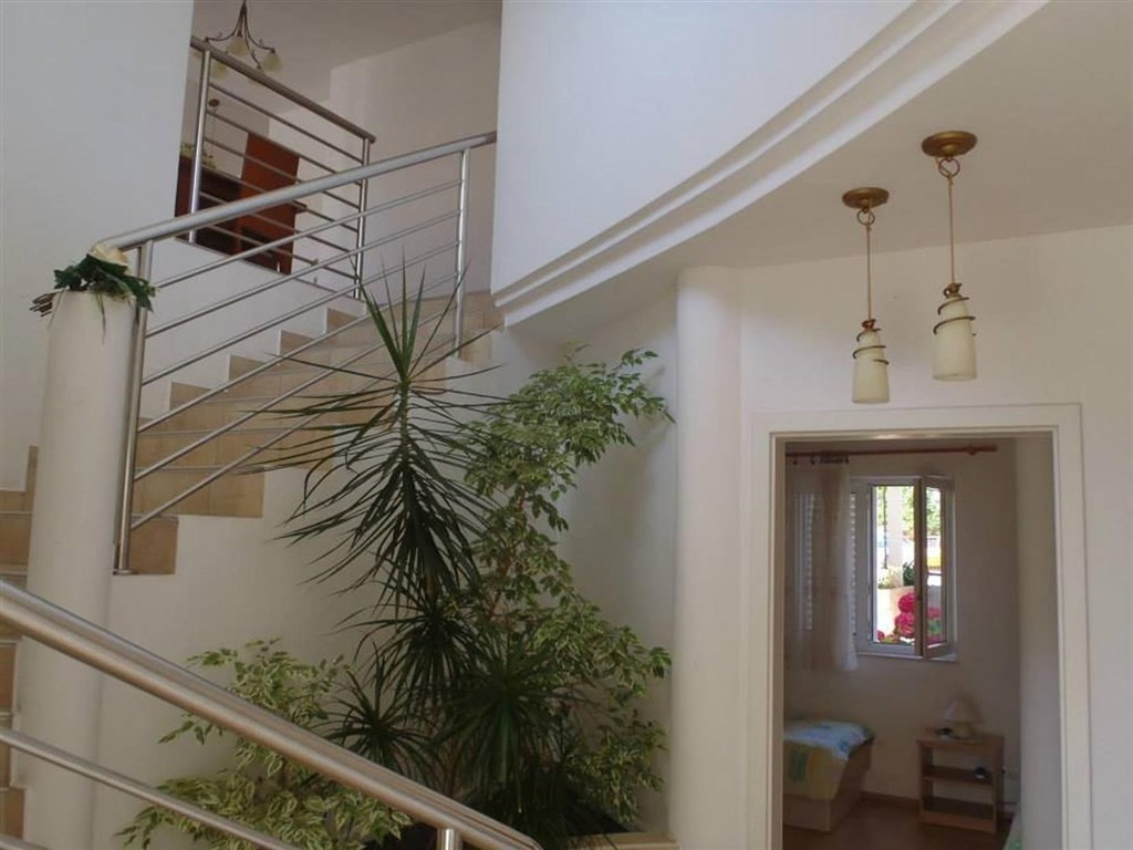 na-prodej-apartmanovy-dum-v-1-rade-od-more-zadar-chorvatsko