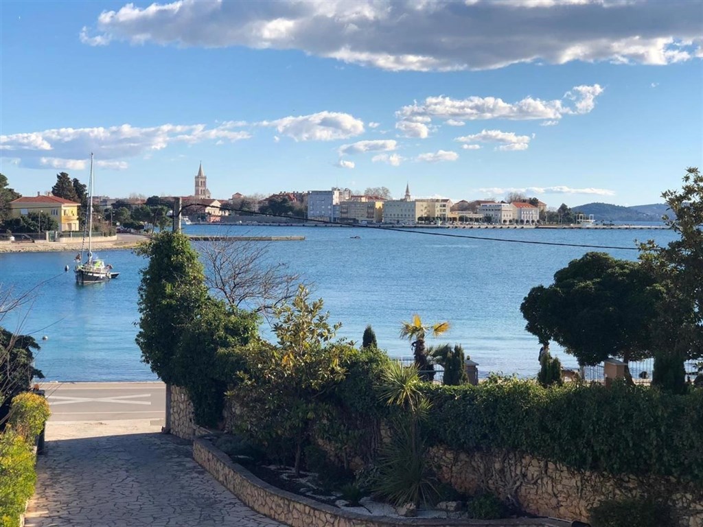 na-prodej-apartmanovy-dum-v-1-rade-od-more-zadar-chorvatsko