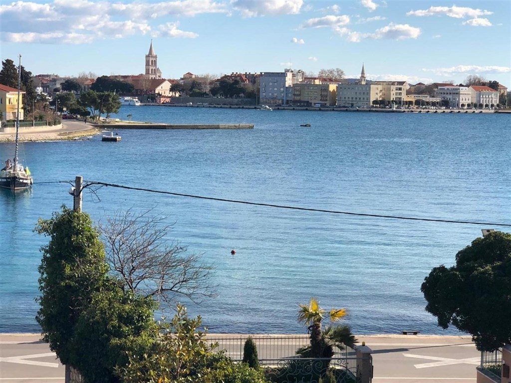 na-prodej-apartmanovy-dum-v-1-rade-od-more-zadar-chorvatsko