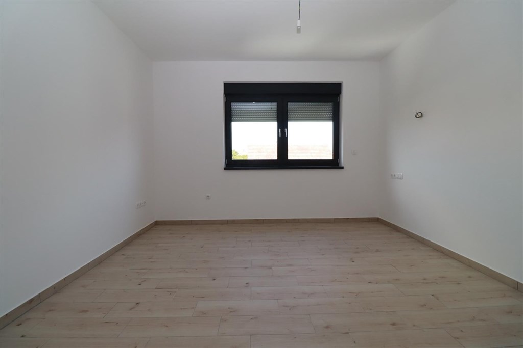 novy-apartman-se-stresni-terasou-blizko-more-vodice-chorvatsko