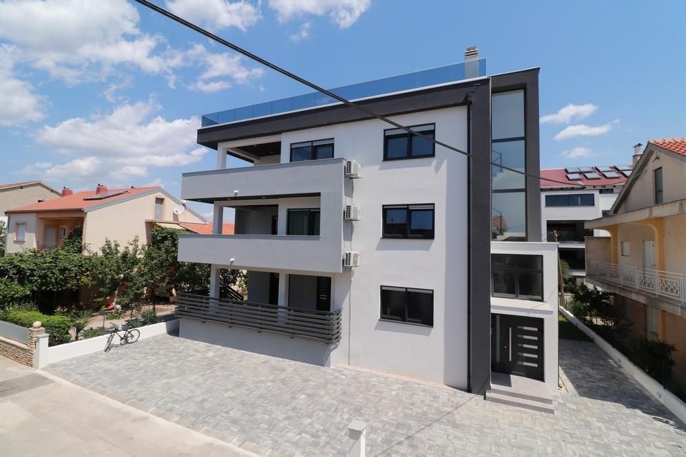 novy-apartman-se-stresni-terasou-blizko-more-vodice-chorvatsko