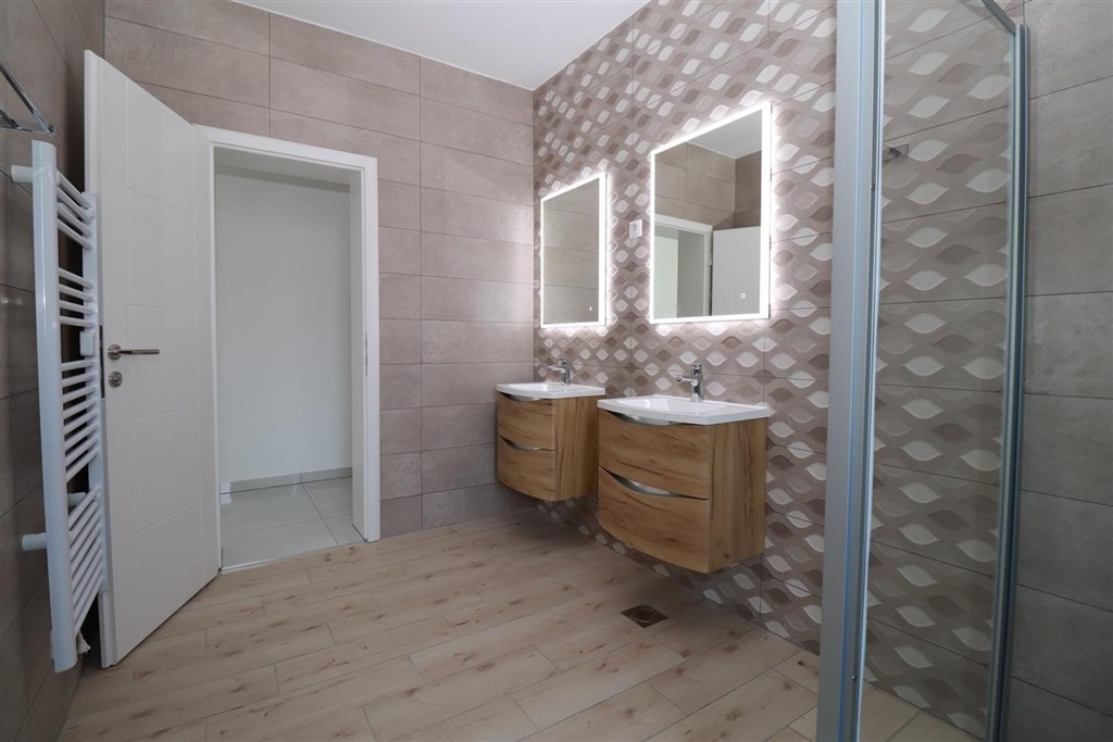 novy-apartman-se-stresni-terasou-blizko-more-vodice-chorvatsko