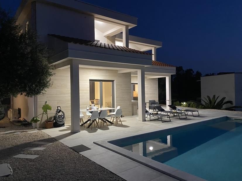 na-prodej-krasna-nova-vila-jen-40-m-od-more-pag-chorvatsko