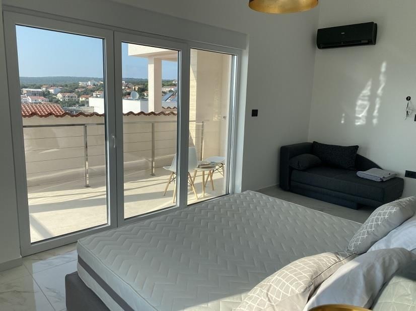 na-prodej-krasna-nova-vila-jen-40-m-od-more-pag-chorvatsko