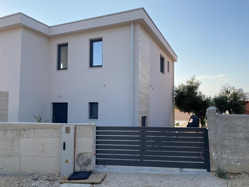 na-prodej-krasna-nova-vila-jen-40-m-od-more-pag-chorvatsko