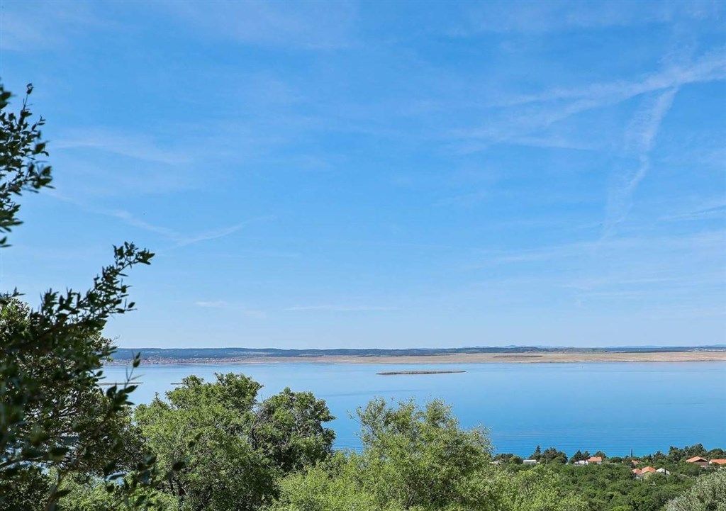 na-prodej-stavebni-pozemek-pobliz-more-tribanj-chorvatsko