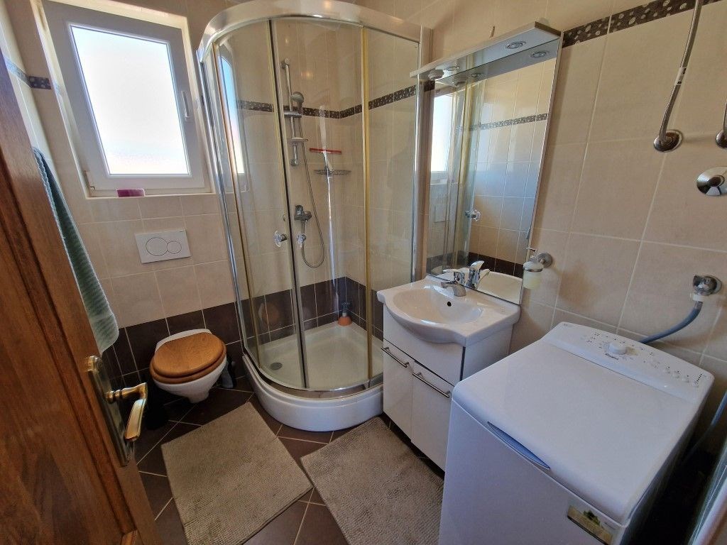 na-prodej-radovy-dum-s-2-apartmany-krk-chorvatsko