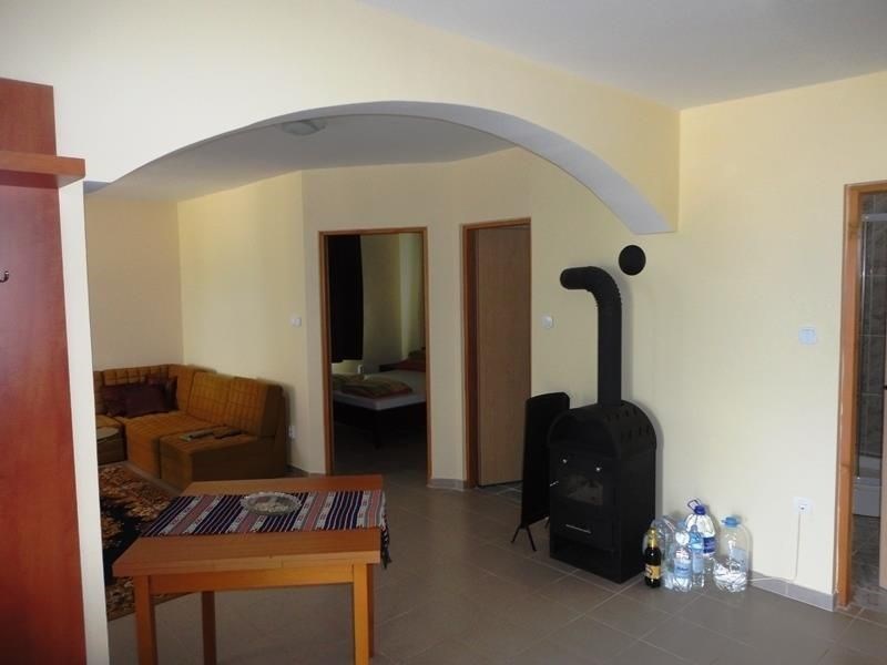 pekny-dum-v-1-rade-od-more-ostrov-vir-chorvatsko