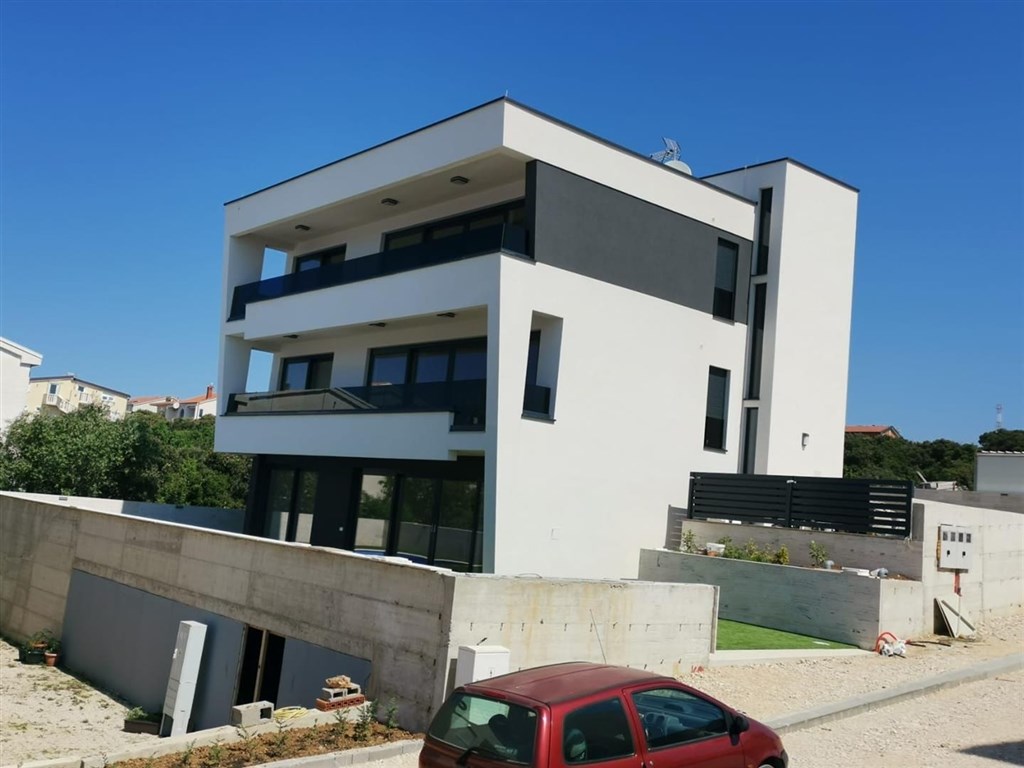 novy-luxusni-apartman-s-bazenem-a-vyhledem-na-more-pag-chorvatsko