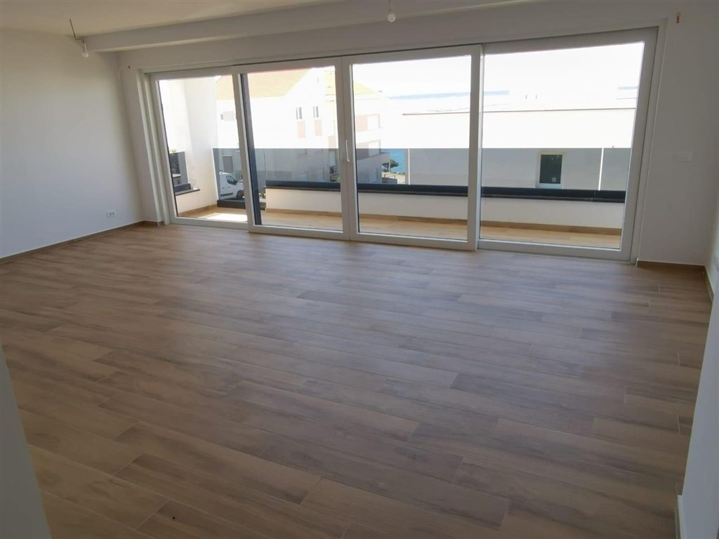 novy-luxusni-apartman-s-bazenem-a-vyhledem-na-more-pag-chorvatsko