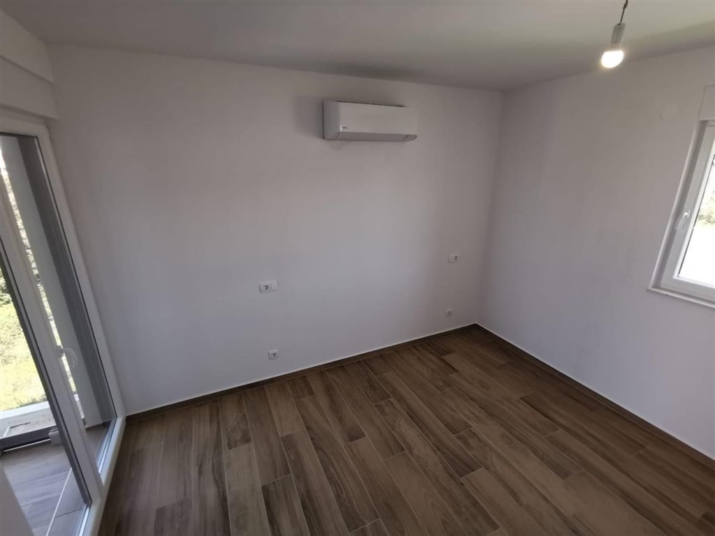 novy-luxusni-apartman-s-bazenem-a-vyhledem-na-more-pag-chorvatsko