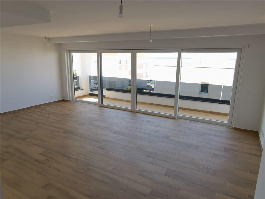 novy-luxusni-apartman-s-bazenem-a-vyhledem-na-more-pag-chorvatsko