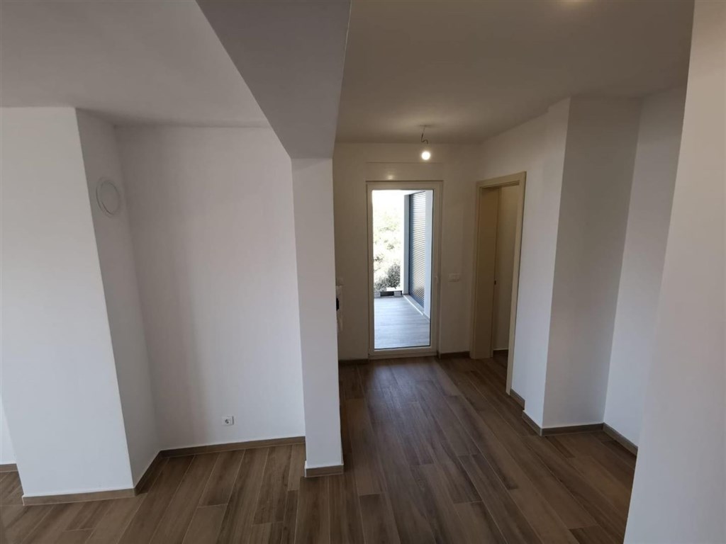 novy-luxusni-apartman-s-bazenem-a-vyhledem-na-more-pag-chorvatsko
