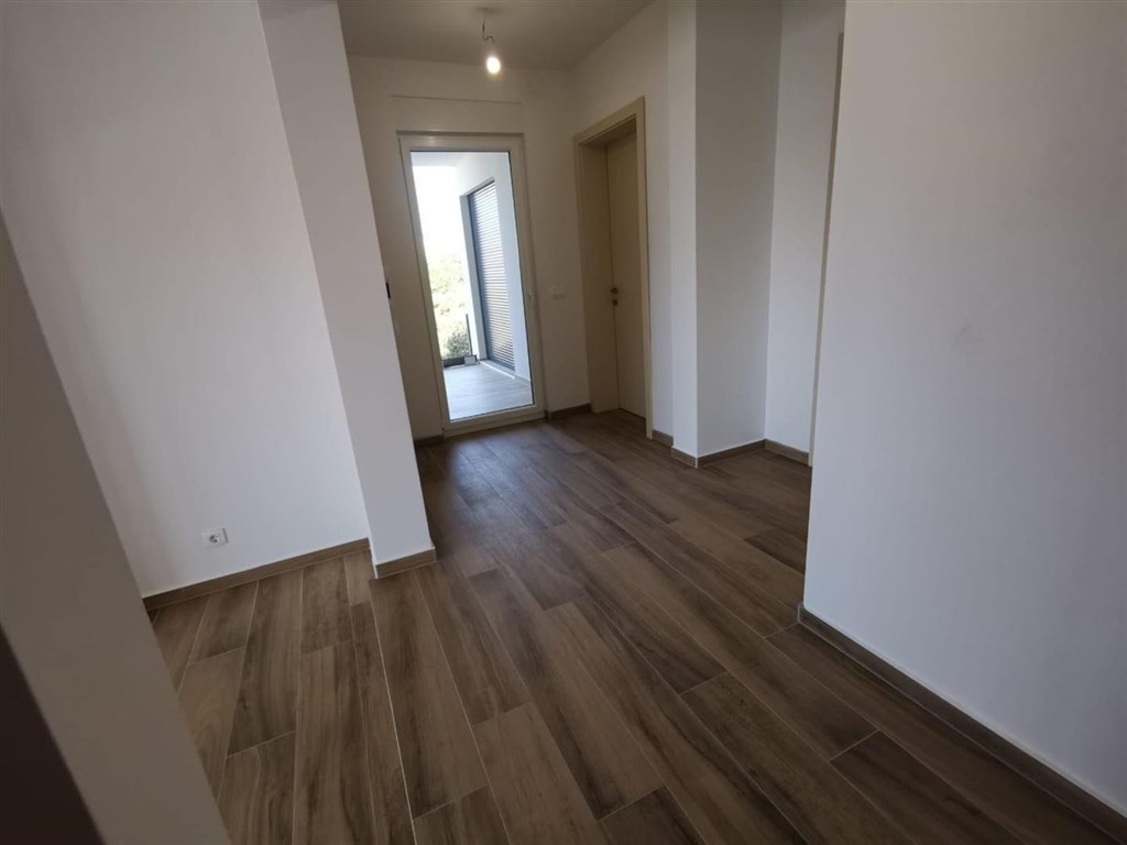 novy-luxusni-apartman-s-bazenem-a-vyhledem-na-more-pag-chorvatsko