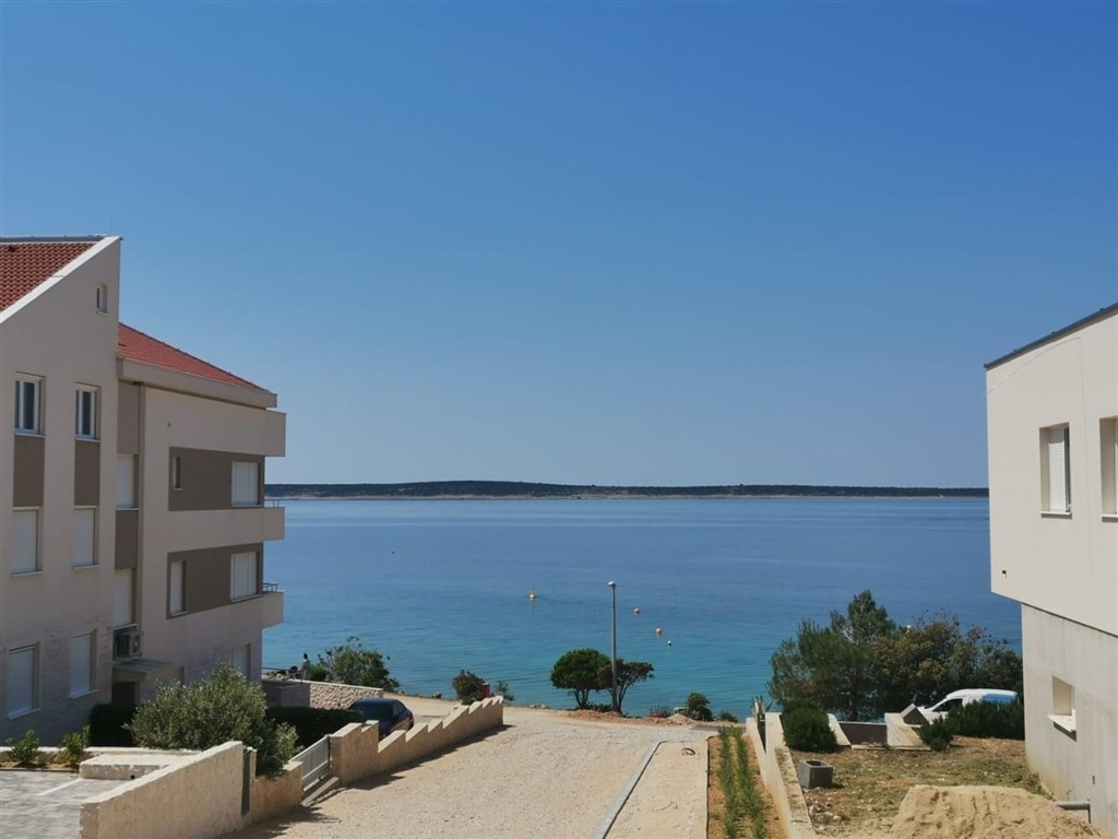 novy-luxusni-apartman-s-bazenem-a-vyhledem-na-more-pag-chorvatsko