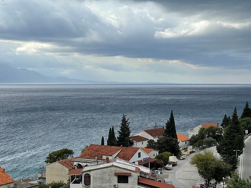 na-prodej-prostorny-dum-s-vyhledem-na-more-brist-chorvatsko
