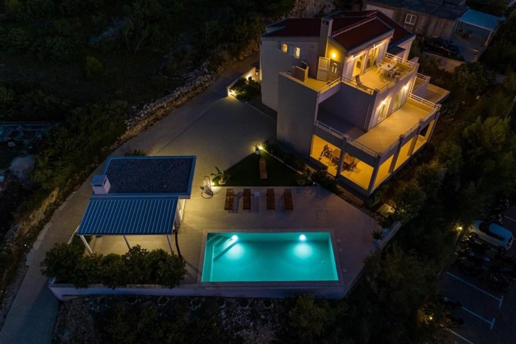 na-prodej-apartmanovy-dum-s-vyhledem-na-more-novigrad-chorvatsko