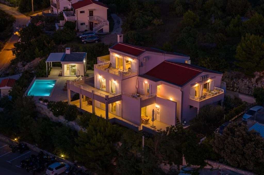 na-prodej-apartmanovy-dum-s-vyhledem-na-more-novigrad-chorvatsko