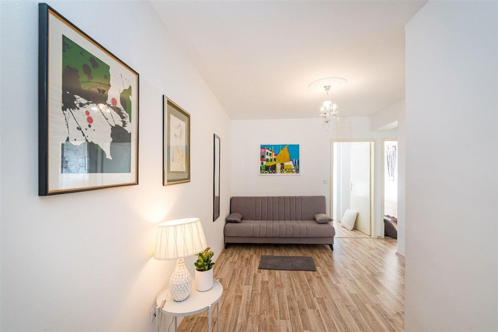na-prodej-apartmanovy-dum-s-vyhledem-na-more-novigrad-chorvatsko