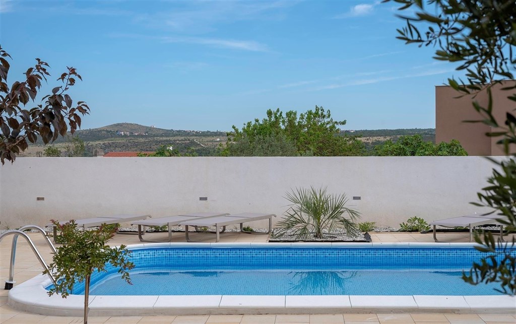 dum-se-2-apartmany-a-vyhledem-na-more-posedarje-chorvatsko