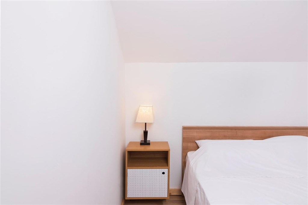 dum-se-2-apartmany-a-vyhledem-na-more-posedarje-chorvatsko