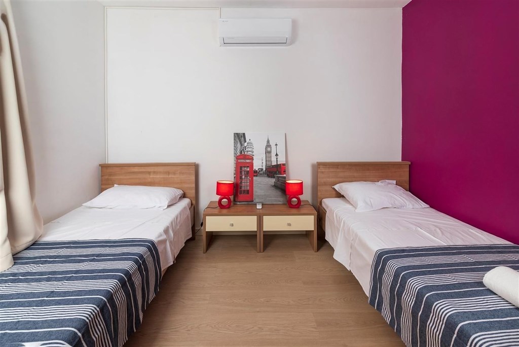 dum-se-2-apartmany-a-vyhledem-na-more-posedarje-chorvatsko