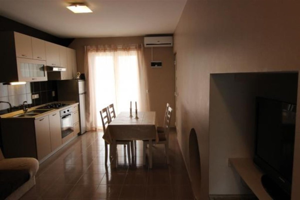 atraktivni-apartmanovy-dum-blizko-more-privlaka-chorvatsko
