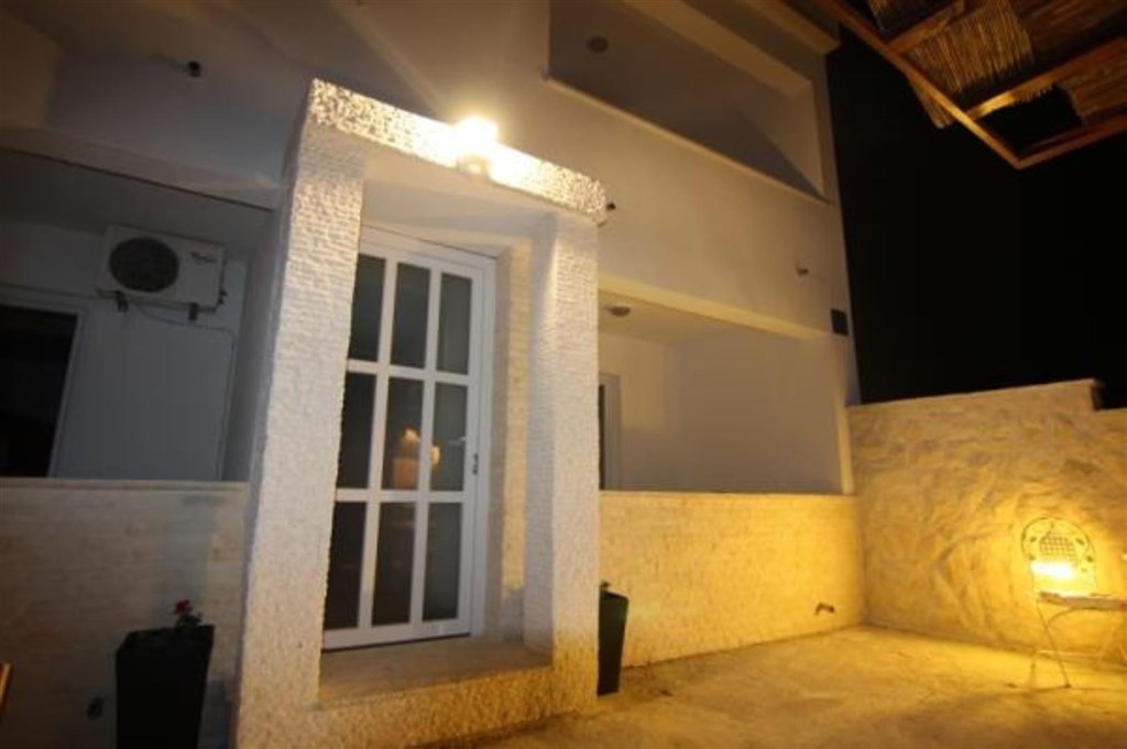 atraktivni-apartmanovy-dum-blizko-more-privlaka-chorvatsko