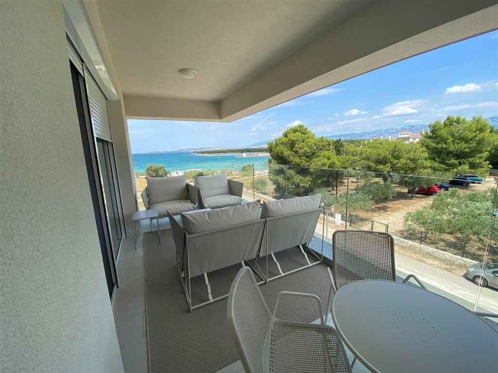 pekny-mezonet-s-otevrenym-vyhledem-na-more-pag-chorvatsko