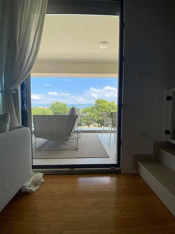 pekny-mezonet-s-otevrenym-vyhledem-na-more-pag-chorvatsko