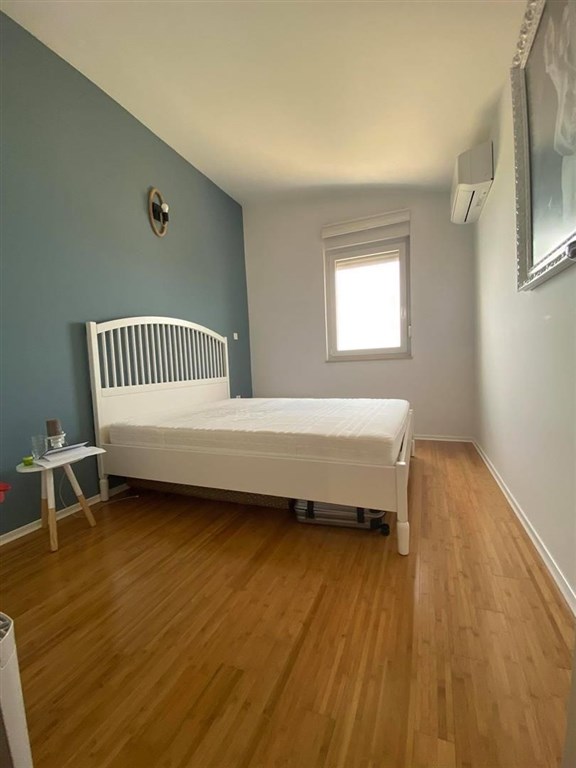 pekny-mezonet-s-otevrenym-vyhledem-na-more-pag-chorvatsko