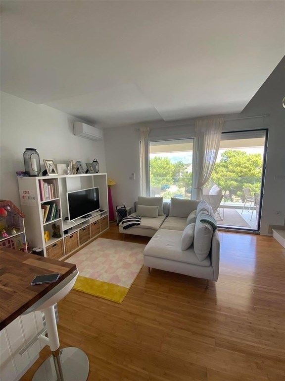 pekny-mezonet-s-otevrenym-vyhledem-na-more-pag-chorvatsko