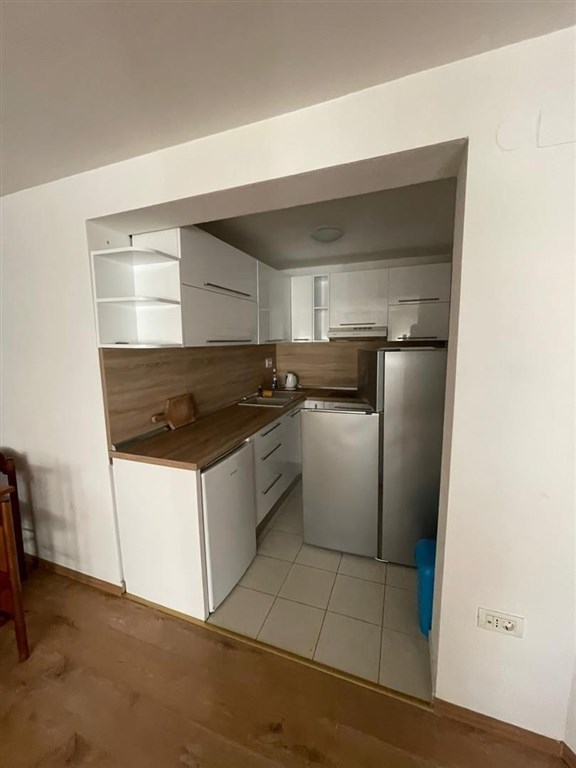 na-prodej-apartmanovy-dum-s-vyhledem-na-more-petrcane-chorvatsko