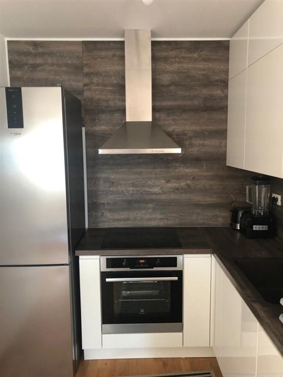 na-prodej-apartmanovy-dum-s-vyhledem-na-more-petrcane-chorvatsko
