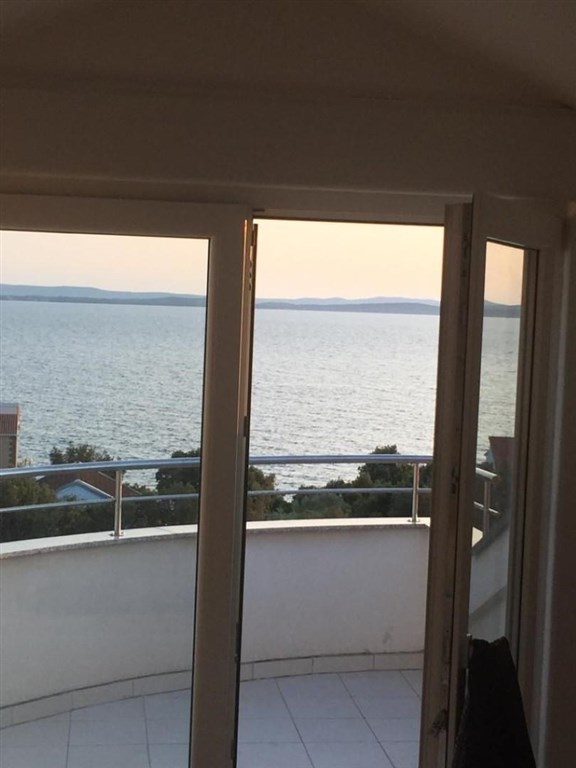 na-prodej-apartmanovy-dum-s-vyhledem-na-more-petrcane-chorvatsko