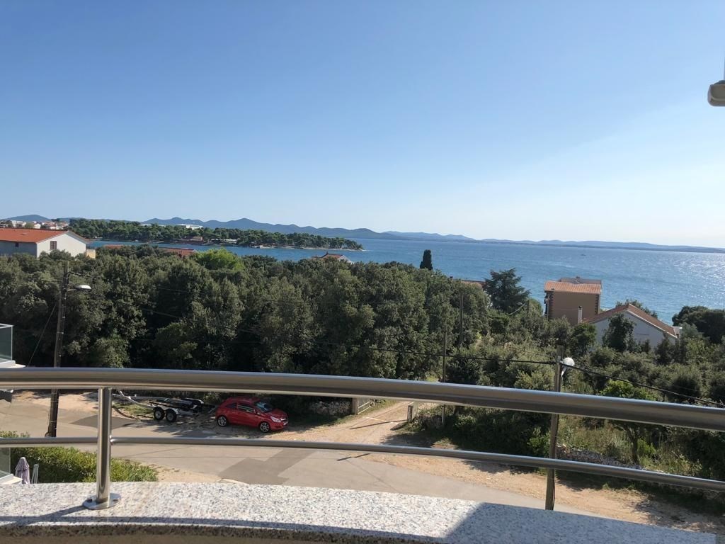 na-prodej-apartmanovy-dum-s-vyhledem-na-more-petrcane-chorvatsko