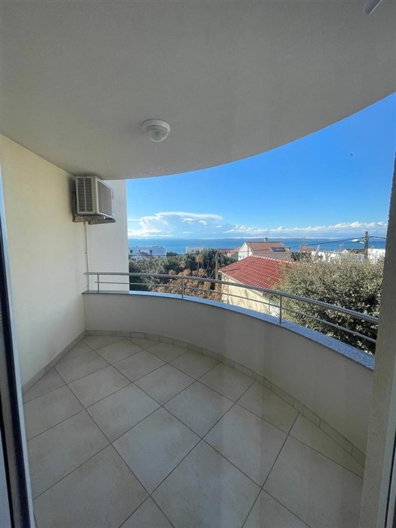 na-prodej-apartmanovy-dum-s-vyhledem-na-more-petrcane-chorvatsko