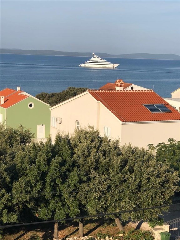 na-prodej-apartmanovy-dum-s-vyhledem-na-more-petrcane-chorvatsko