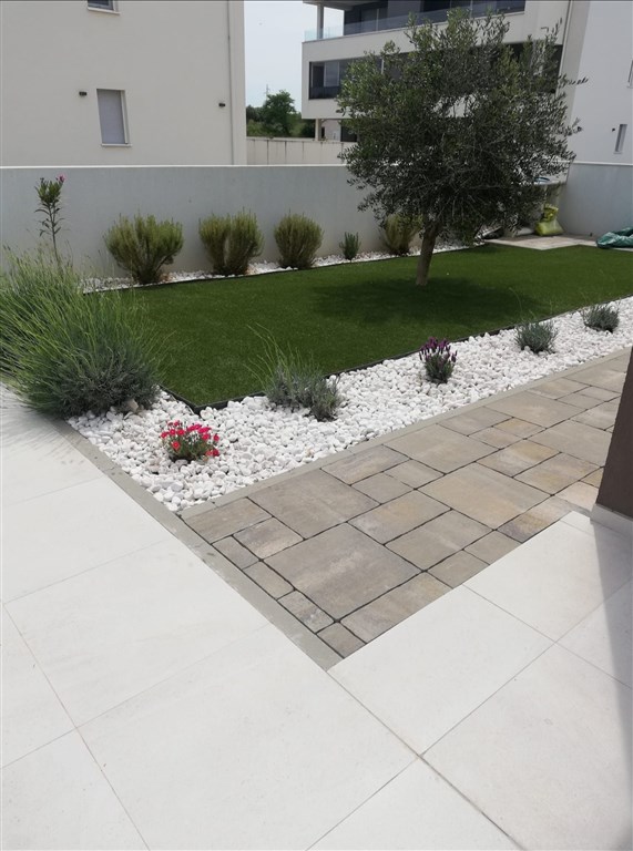 na-prodej-polovina-domu-s-bazenem-blizko-more-nin-chorvatsko